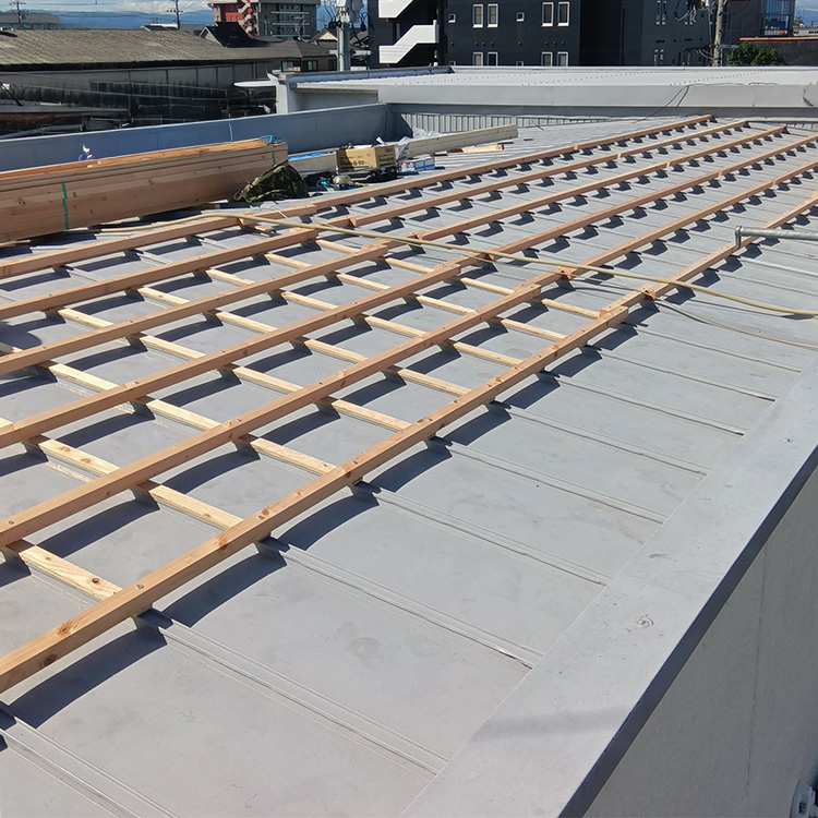 大工さんにて屋根造作